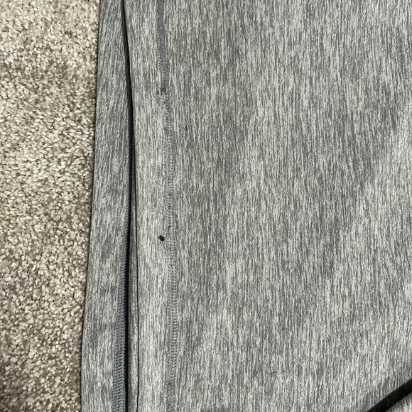 Men’s Under Armour Long Sleeve Zip Up Workout Shirt - Picture 3 of 3